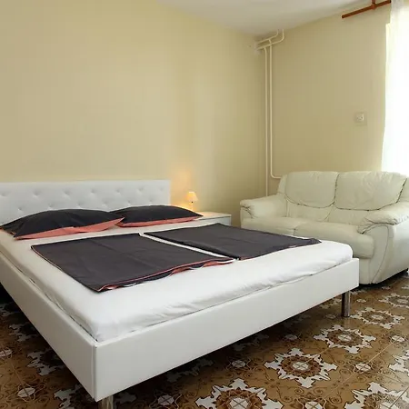 Victoria's Zs Apartment *